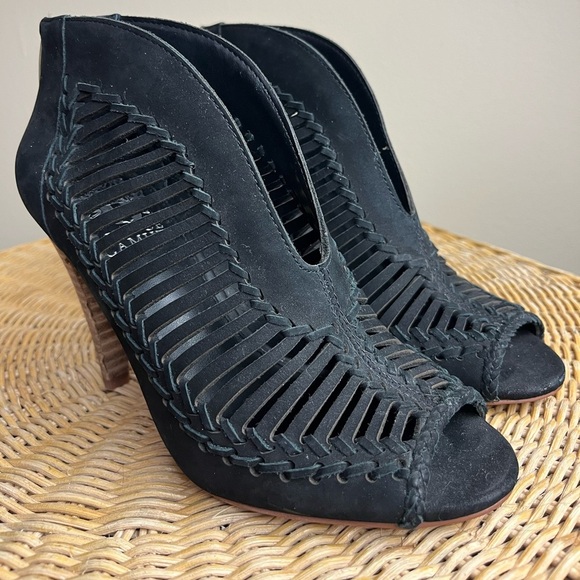 Vince Camuto Acha Cut Out Peep Toe Bootie Black Size 5 1/2 - Picture 7 of 15